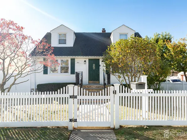 383 Summit Ave, Perth Amboy, NJ 08861