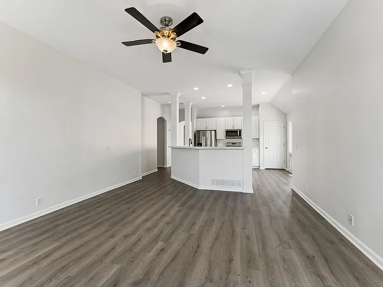 705 S 186th St — Photo 13