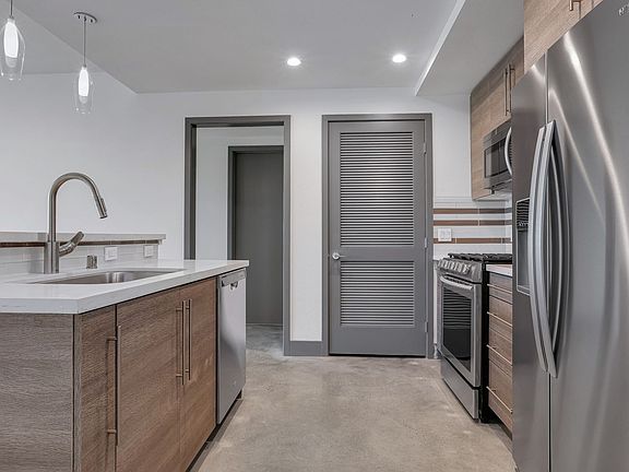 5th image of 6923 Kittyhawk Ave #208