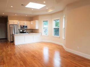 35 Madison Ave #3, Cambridge, MA 02140
