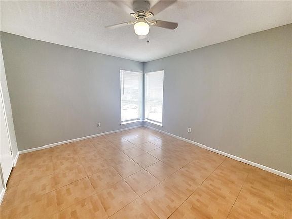 3rd image of 4017 Briar Hollow Dr APT 4