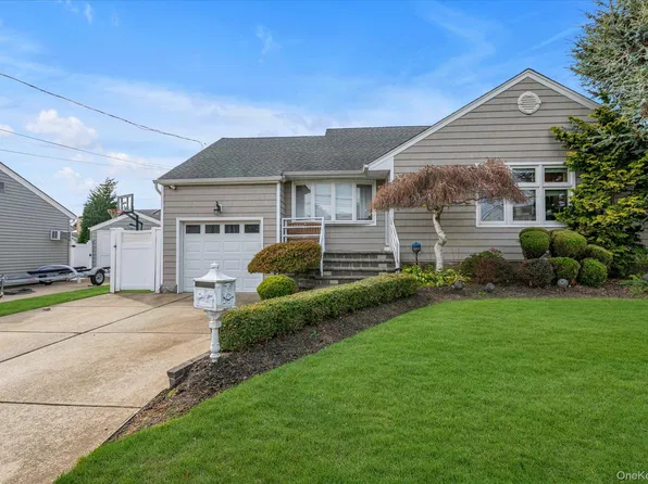 2452 Freeport Street, Wantagh, NY 11793
