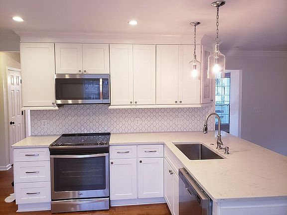 Quartz Countertops/Deep Sink