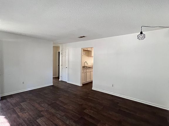 3rd image of 2006 Columbus Cir