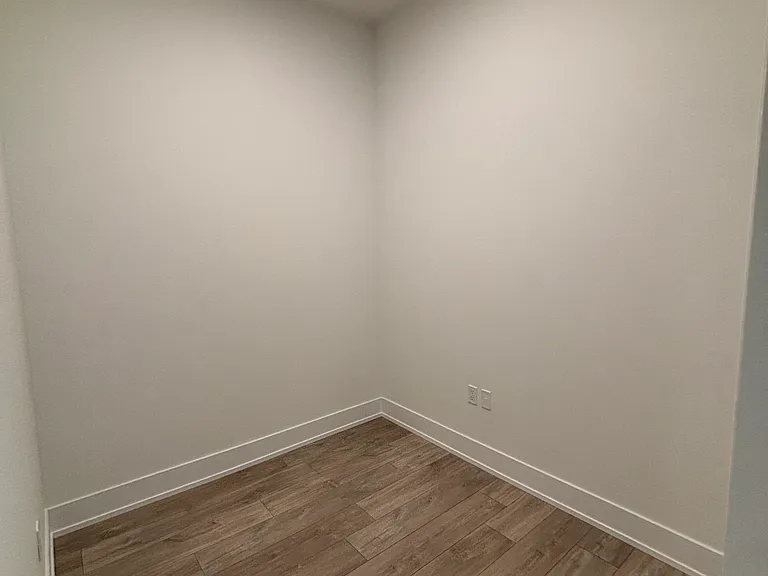 858 Dupont St #Penthouse 23 — Photo 12