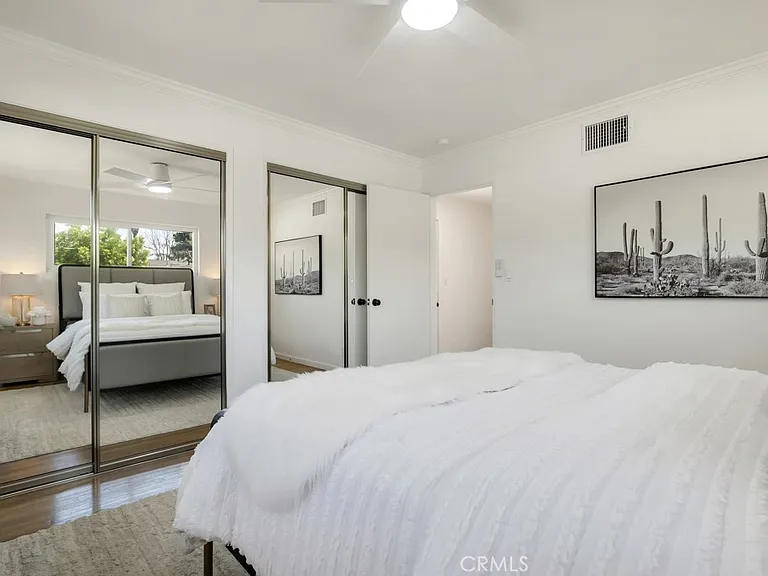 22529 Clarendon St — Photo 8