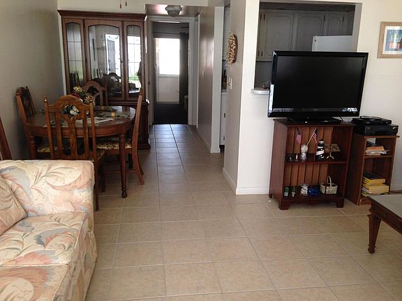 3rd image of 423 Chatham U
