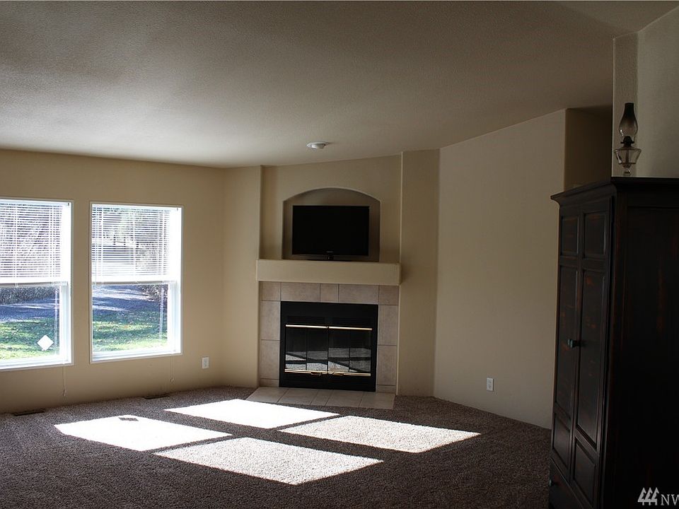 2nd image of 9515 213th St E