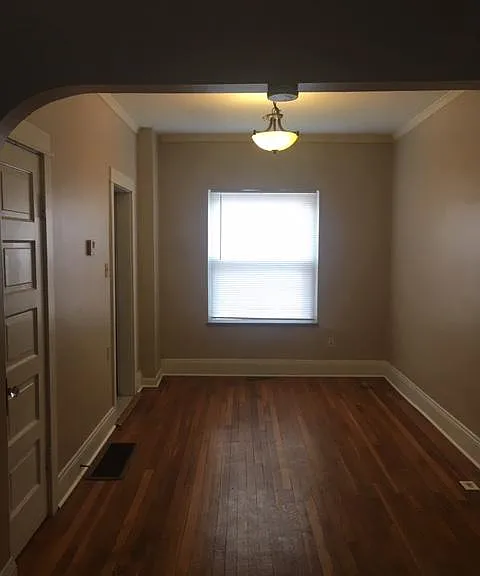 2458 N High St #8 — Photo 2