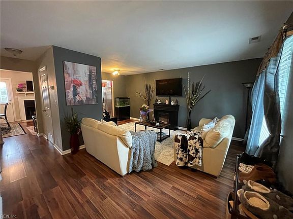 5th image of 458 Peregrine St