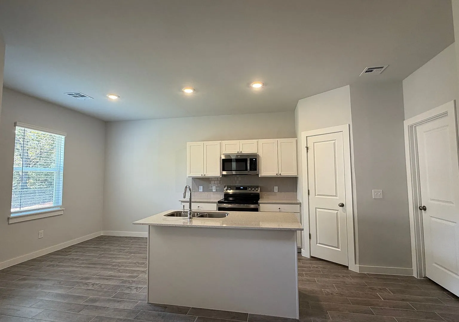 New Construction 3 Bedroom, 2 Bathroom on a 1.60 Acre Lot in Ridge Creek Addition! — Photo 4
