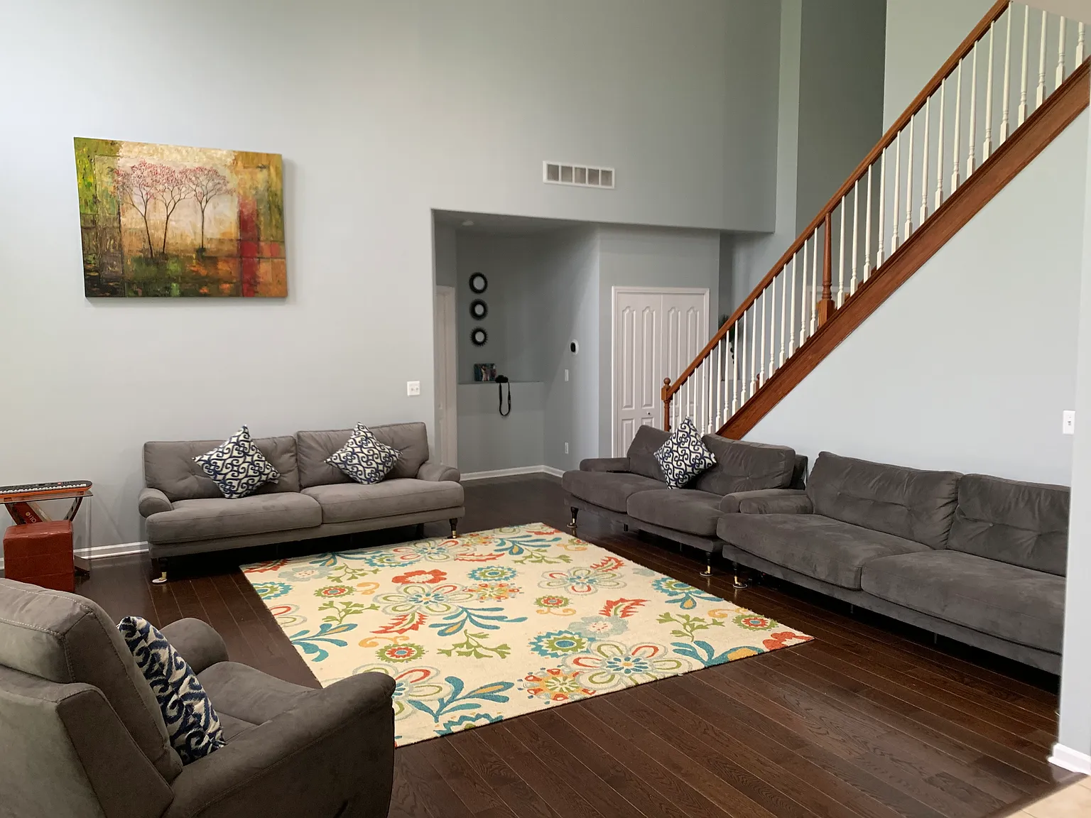 4 bed, 2.5 bath, 2840 sqft, $4,600 — Photo 2