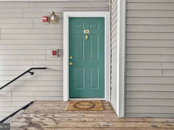 14151 Cuddy Loop APT 301, Woodbridge, VA 22193