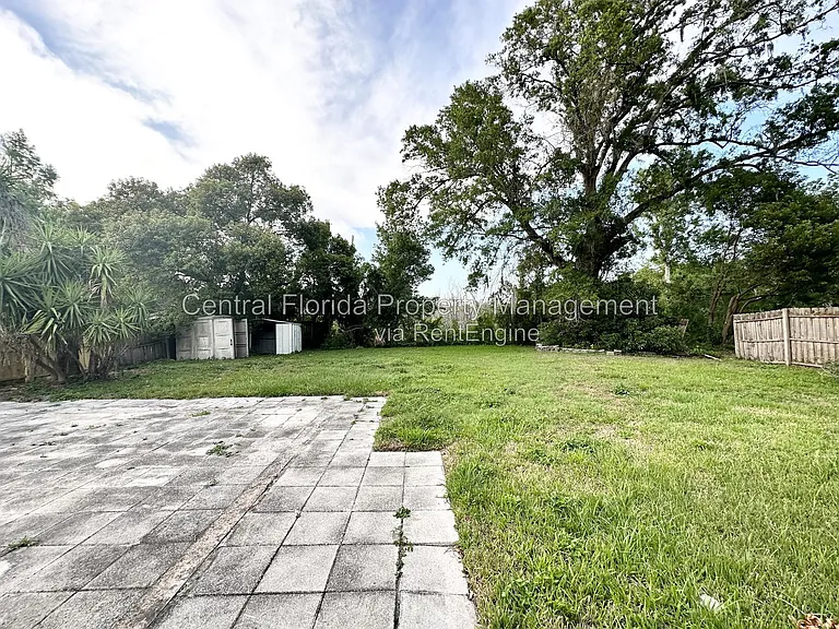 1413 Carlson Dr — Photo 10
