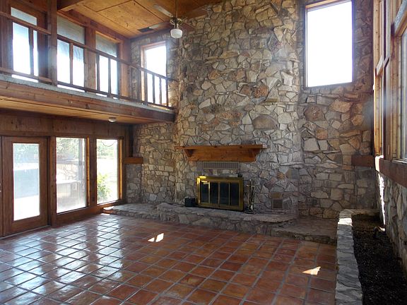 4th image of 493 Hardison Ln