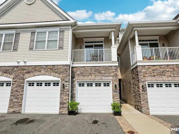 28 Elston Ct #28, Haskell, NJ 07420