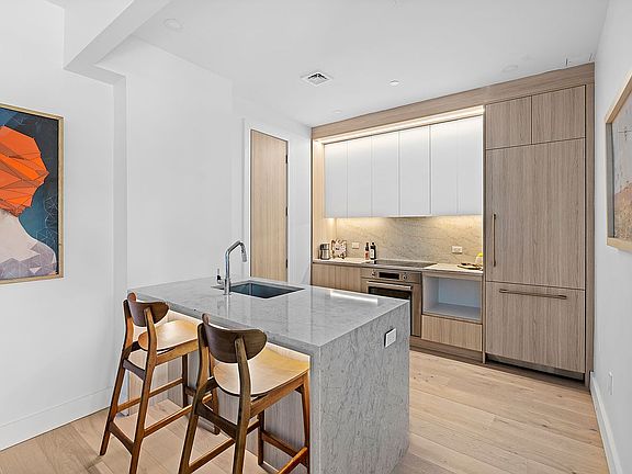 4th image of 373 Rutland Rd #2A