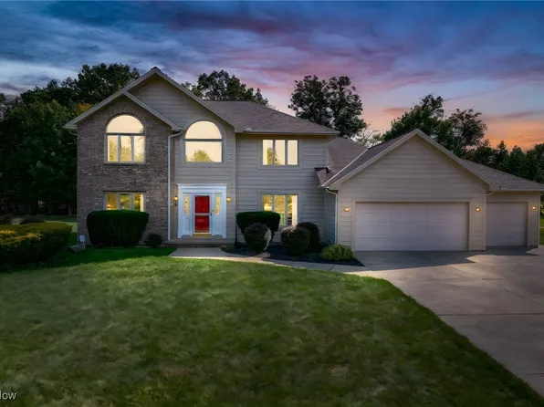 5330 Charles Pl, Highland Heights, OH 44143