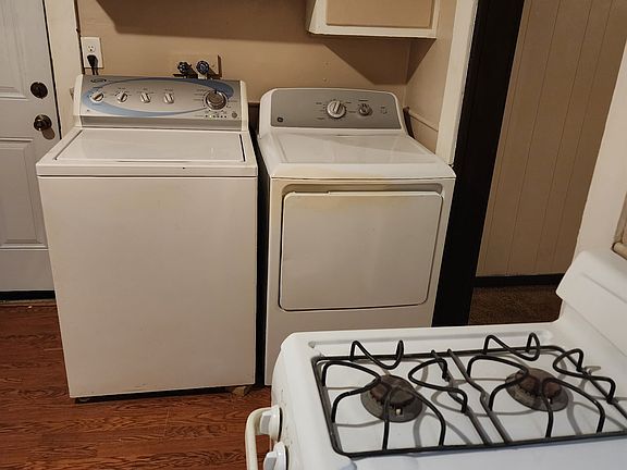 4th image of 925 E 6th St #1
