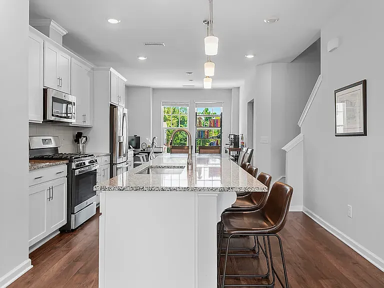 2 bed, 2.5 bath, 1614 sqft, $2,000 — Photo 4