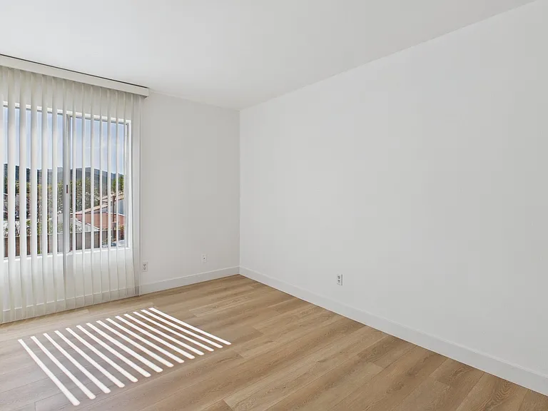La Cresta Apartments — Photo 57