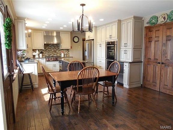 3rd image of 5848 Crystal Park Cir