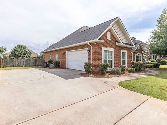 5th image of 319 Rose Hill Dr