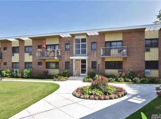 4 Rose St APT 7-F2, Oceanside, NY 11572