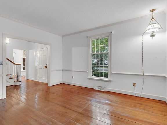 4th image of 1063 Deleisseline Blvd