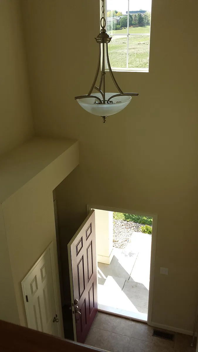 Foyer - 610 Starline Ave