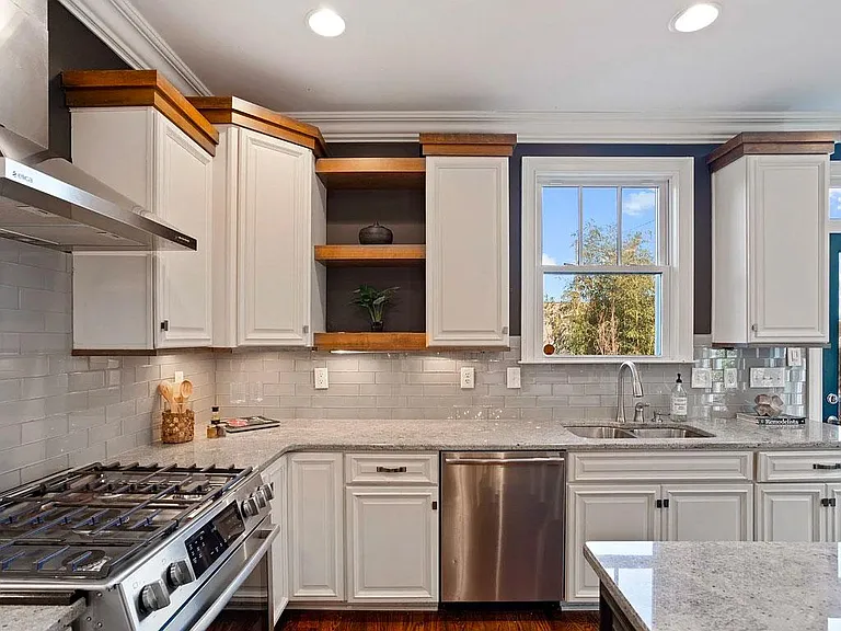 920 Caruthers Ave — Photo 9