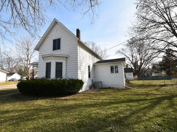 267 E 4th St, Zumbrota, MN 55992