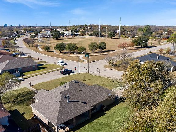 3rd image of 2201 Carverly Dr