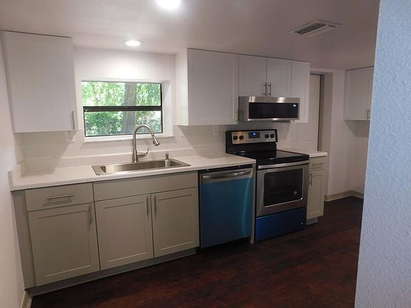 5th image of 415 1/2 N Shine Ave