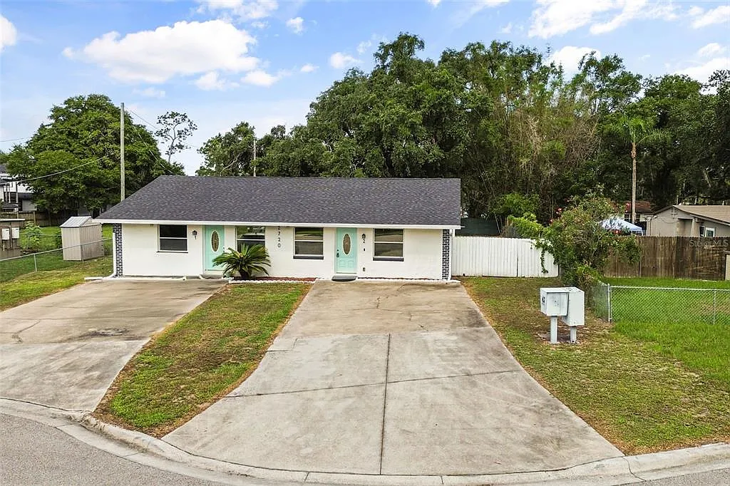 3 bed, 1.0 bath, 910 sqft, $1,850 — Photo 2