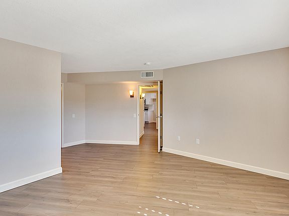 4th image of 10170 W Hutton Dr