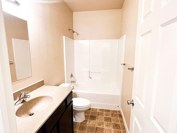 5th image of 101 Hilltop Way #B