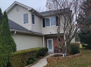 1530 Golfview Ct, Glendale Heights, IL 60139