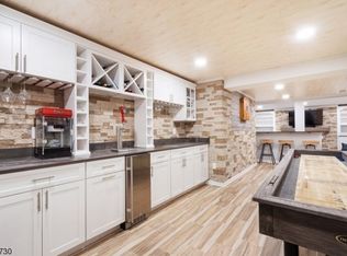 9 Harvey Ct, Clark, NJ 07066