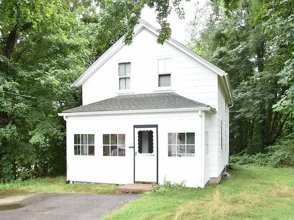 98 Bertenshaw Rd, Woonsocket, RI 02895