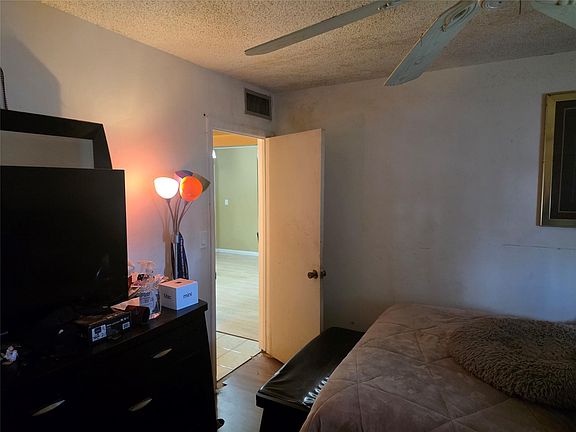 4th image of 959 SE 2nd Avenue #135