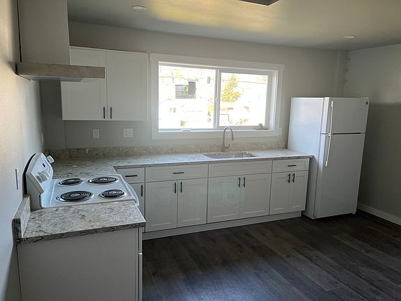 2nd image of 2704 Pacific Ave #A