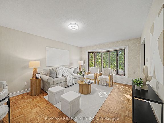 4th image of 52 Madoc Dr