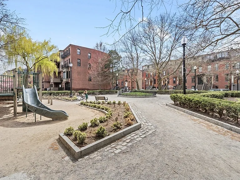 75 Montgomery St #3 — Photo 8