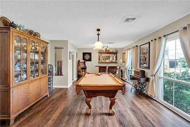 3 bed, 2.0 bath, 2213 sqft, $3,500 — Photo 3