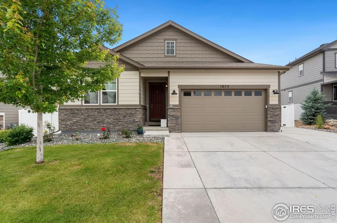 3 bed, 3868 sqft, $3,300 — Photo 1