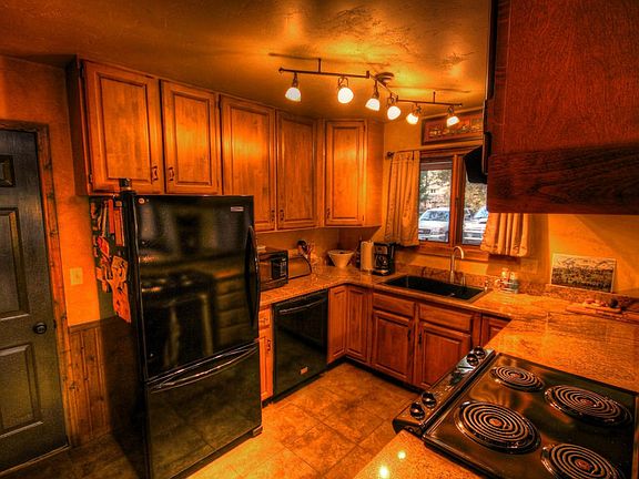 3rd image of 375 Ponderosa Ln