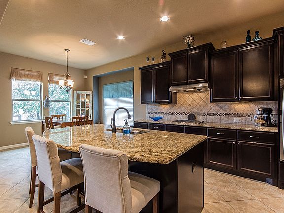 5th image of 2405 Yorkshire Ln