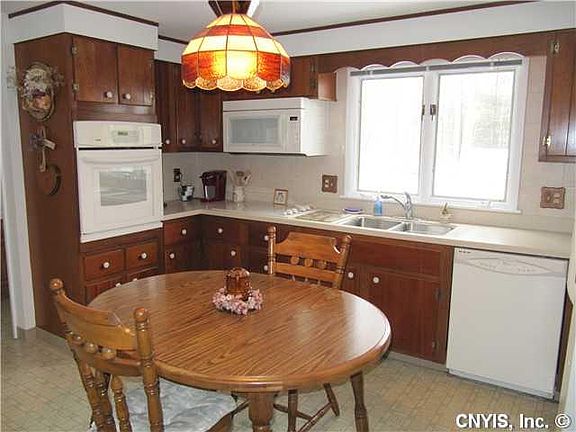 4th image of 4024 Bay Park Dr