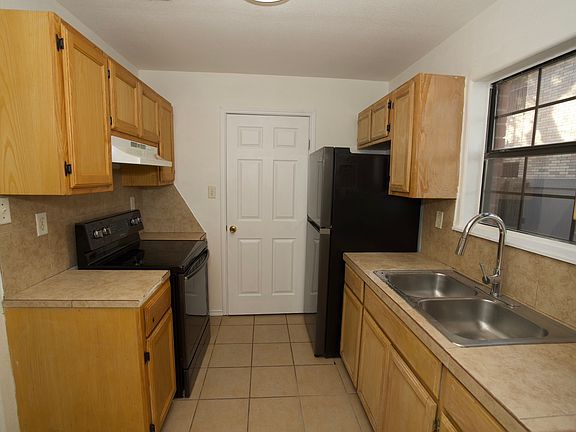 5th image of 746 Sonesta Dr APT D